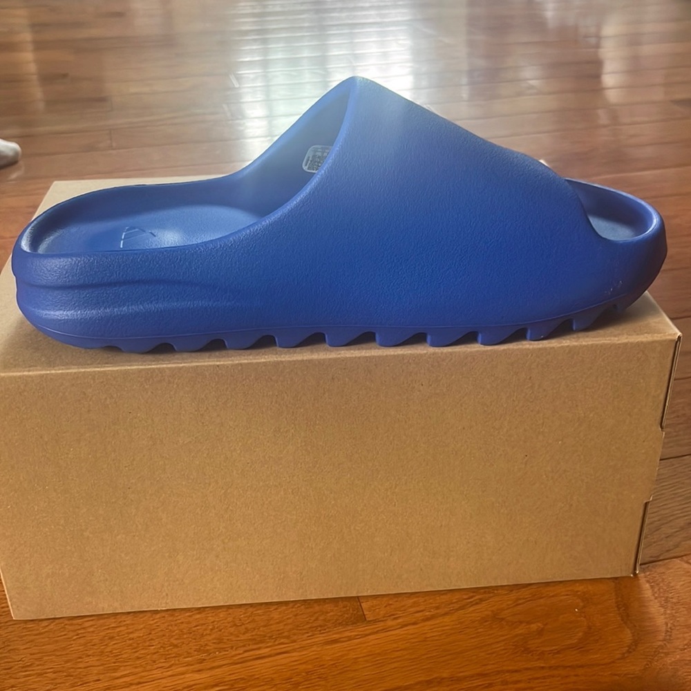 Azure Yeezy Slide.